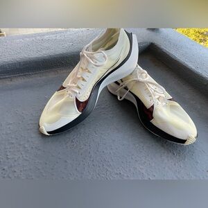 Nike Women’s Zoom Gravity- Size 10